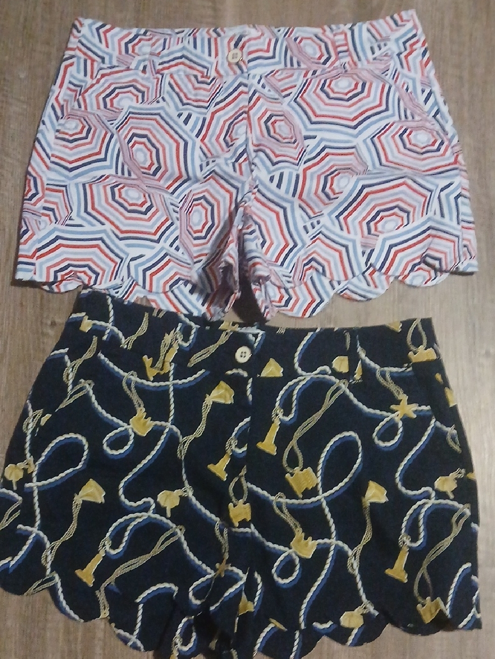 2pcs Bundle Crown and Ivy Scalloped Shorts.